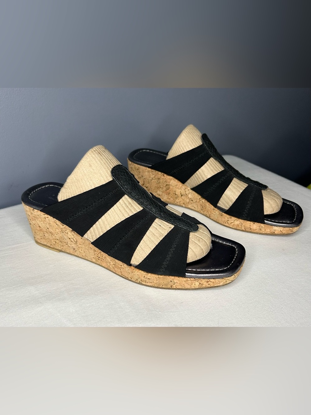 Donald J Pliner Sandals Womens 9 N Black Cork Wedge Thong Slip On Spain Comfort